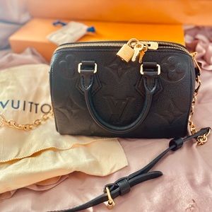 Beautiful LV purse, recently bought it . Very cute .
